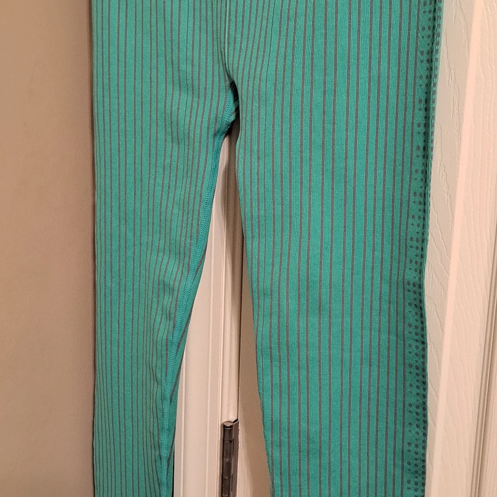 Fabletics Teal Striped High-Waisted Leggings NWOT Inseam approx 26.5 in - Picture 3 of 8